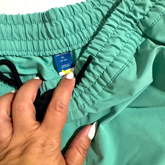 Old Navy Men's Green Swim Shorts - Picture 3 of 3
